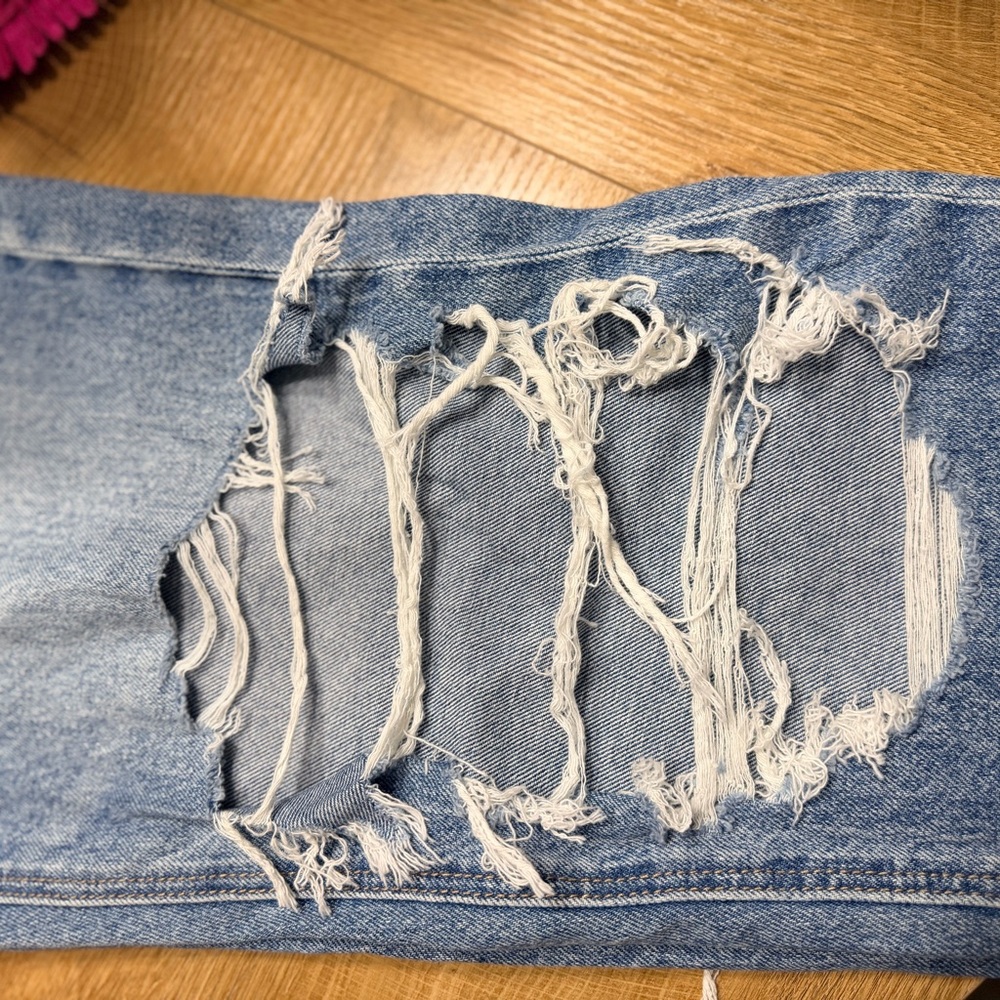 American Eagle Outfitters Ripped Light Blue Boyfriend Jeans - Picture 6 of 9